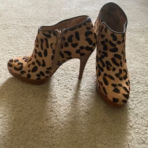 STEVEN by Steve Madden Lipstik 2 Leopard Patterned Ankle Booties / size 5.5